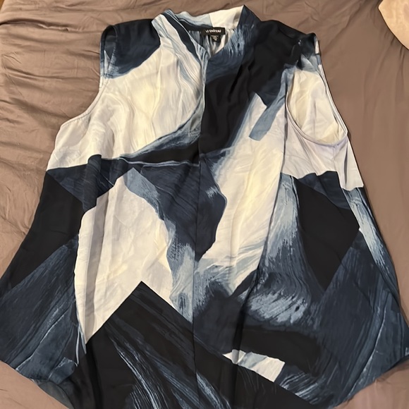 Beautiful top - Picture 2 of 4